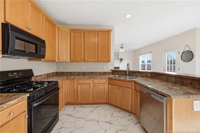 1114 Thistle Gold Drive, Hope Mills, NC 28348