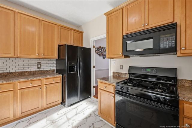 1114 Thistle Gold Drive, Hope Mills, NC 28348