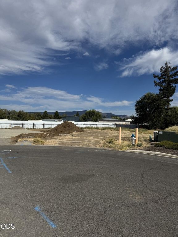 260 Commercial Court, Medford, OR 97501