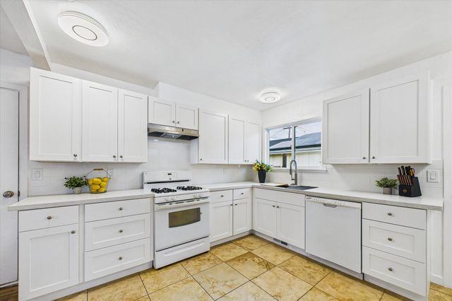 1004 Holly Lane, Fortuna, CA 95540