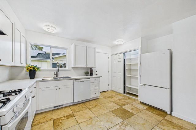 1004 Holly Lane, Fortuna, CA 95540