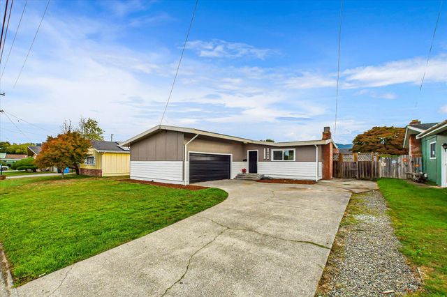 1004 Holly Lane, Fortuna, CA 95540