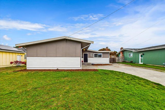 1004 Holly Lane, Fortuna, CA 95540