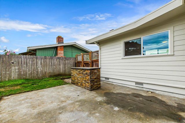 1004 Holly Lane, Fortuna, CA 95540