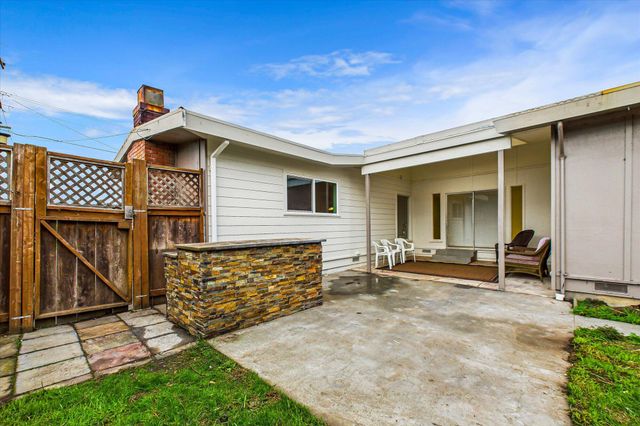 1004 Holly Lane, Fortuna, CA 95540