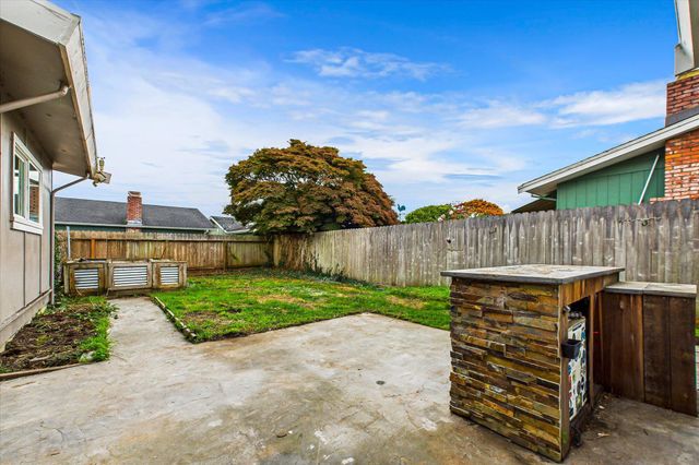 1004 Holly Lane, Fortuna, CA 95540