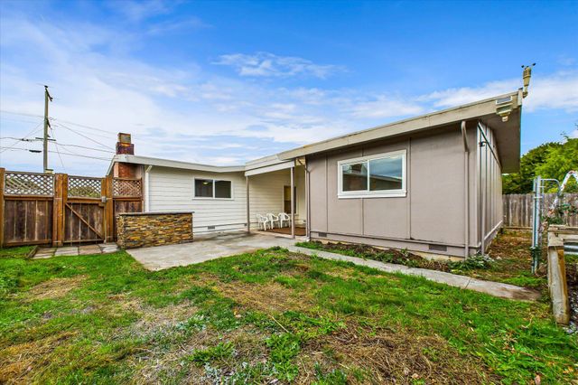 1004 Holly Lane, Fortuna, CA 95540