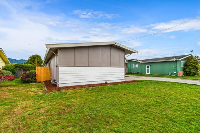 1004 Holly Lane, Fortuna, CA 95540