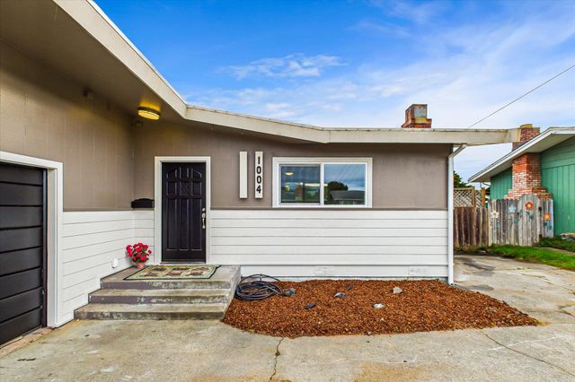1004 Holly Lane, Fortuna, CA 95540