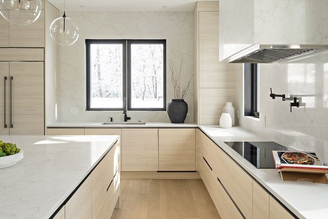 16 Dorcar Rd, Newton, MA 02467