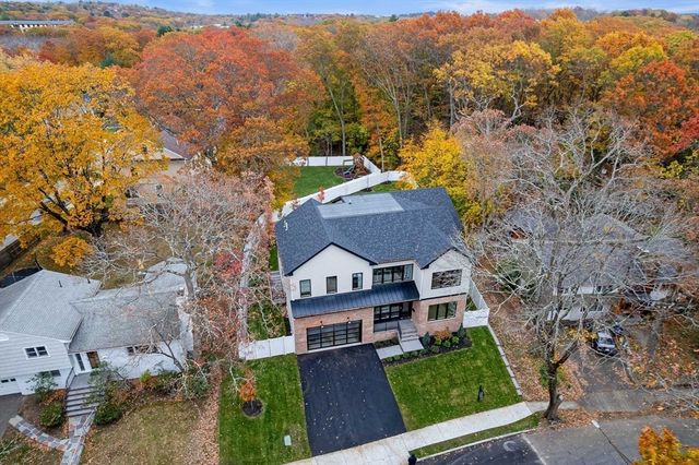 16 Dorcar Rd, Newton, MA 02467