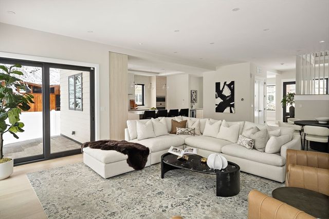 16 Dorcar Rd, Newton, MA 02467