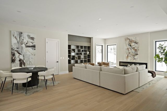 16 Dorcar Rd, Newton, MA 02467