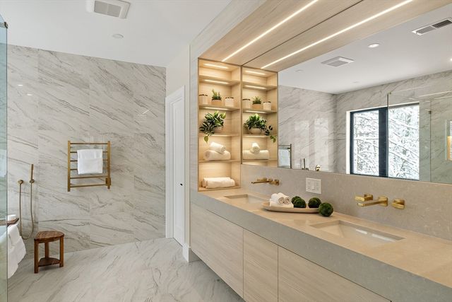 16 Dorcar Rd, Newton, MA 02467