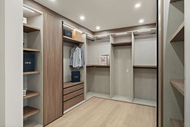 16 Dorcar Rd, Newton, MA 02467