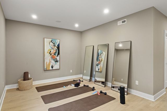 16 Dorcar Rd, Newton, MA 02467