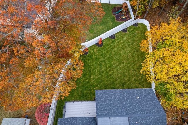 16 Dorcar Rd, Newton, MA 02467