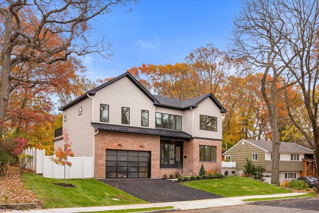 16 Dorcar Rd, Newton, MA 02467