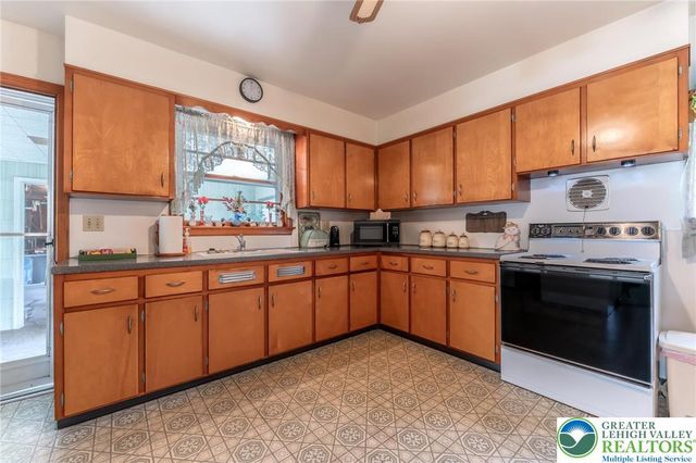 4037 Mountain View Drive, Lehigh Twp, PA 18088