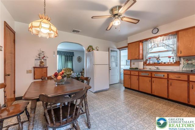 4037 Mountain View Drive, Lehigh Twp, PA 18088