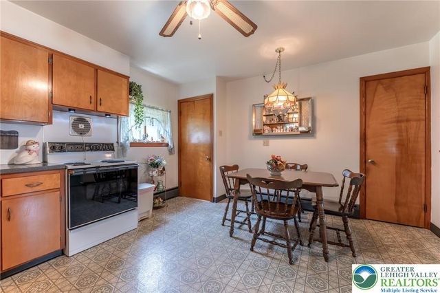 4037 Mountain View Drive, Lehigh Twp, PA 18088