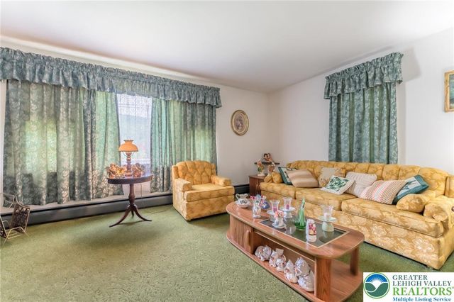 4037 Mountain View Drive, Lehigh Twp, PA 18088