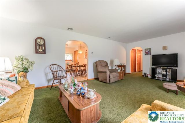 4037 Mountain View Drive, Lehigh Twp, PA 18088