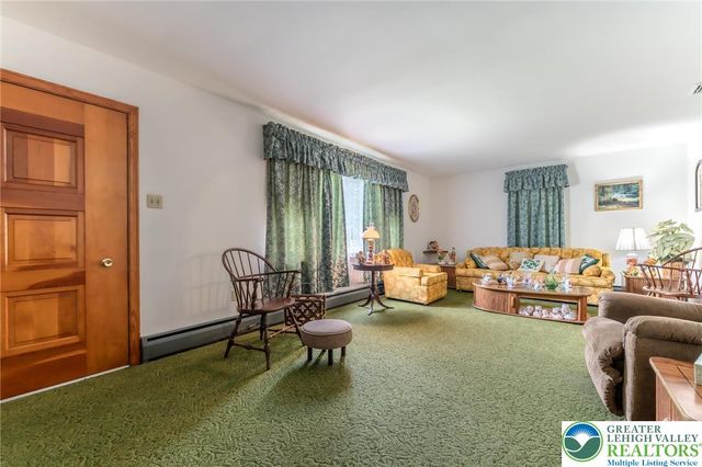 4037 Mountain View Drive, Lehigh Twp, PA 18088