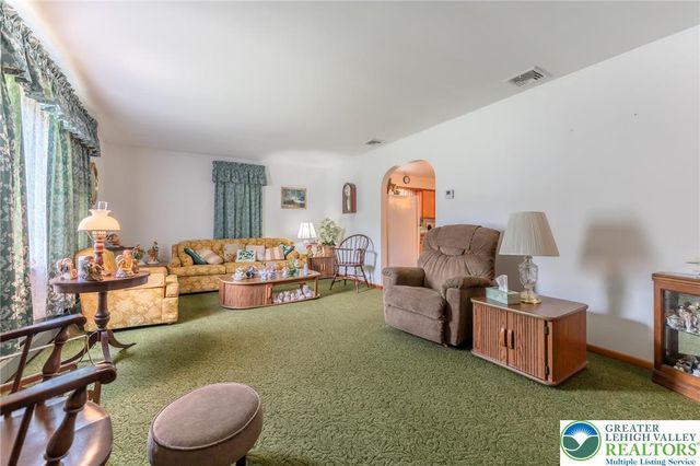 4037 Mountain View Drive, Lehigh Twp, PA 18088