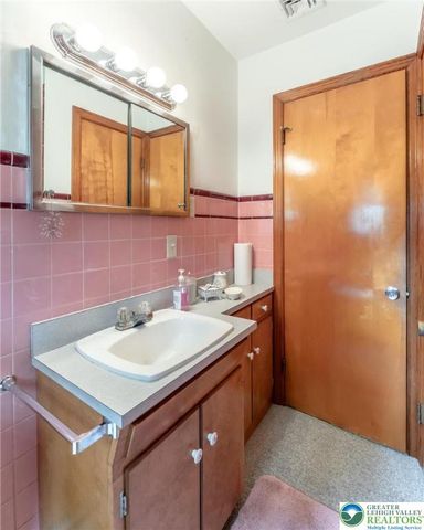 4037 Mountain View Drive, Lehigh Twp, PA 18088