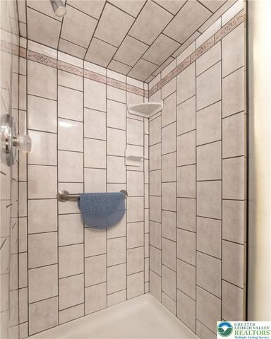 4037 Mountain View Drive, Lehigh Twp, PA 18088