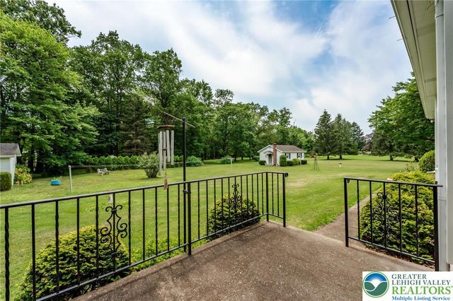 4037 Mountain View Drive, Lehigh Twp, PA 18088