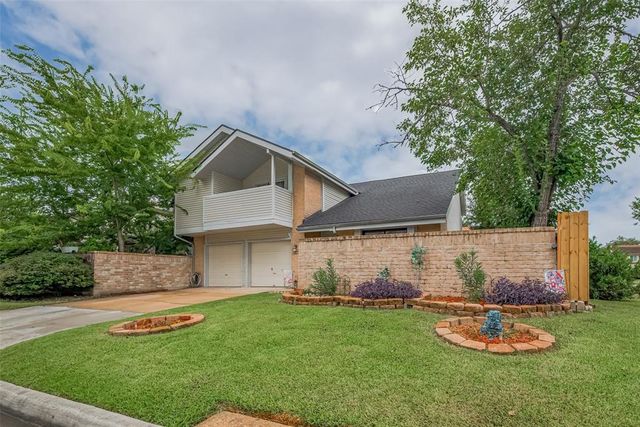 13515 W Hollowgreen Court, Houston, TX 77082