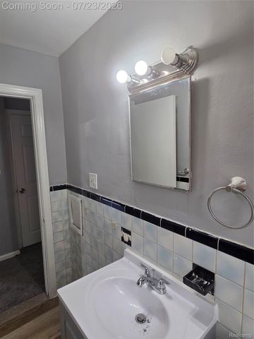 11591 Roxbury Street, Detroit, MI 48224