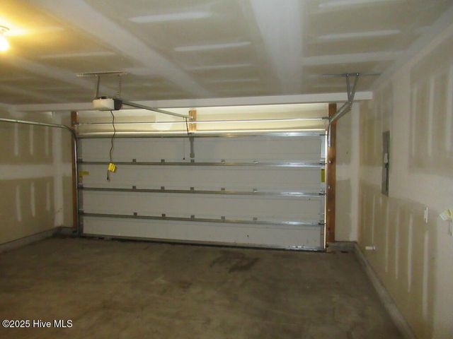 2100 Deerwood Lane, Kinston, NC 28504