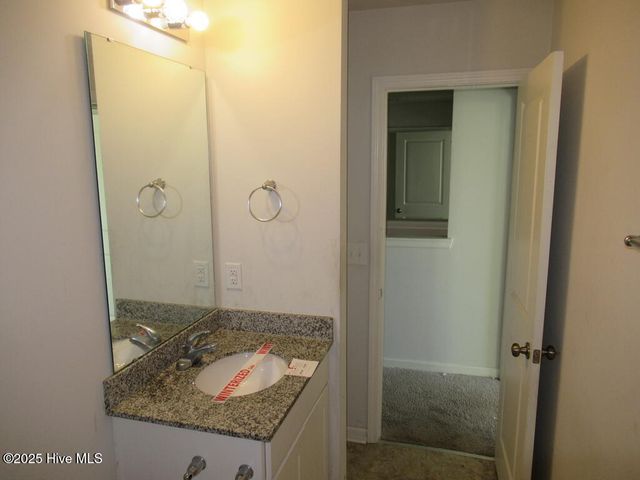 2100 Deerwood Lane, Kinston, NC 28504