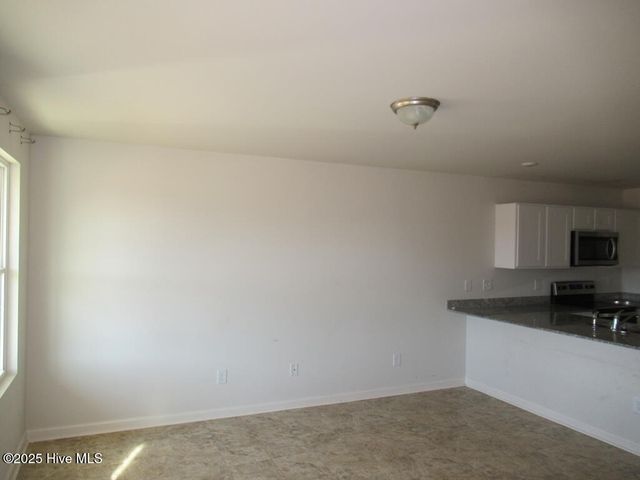 2100 Deerwood Lane, Kinston, NC 28504