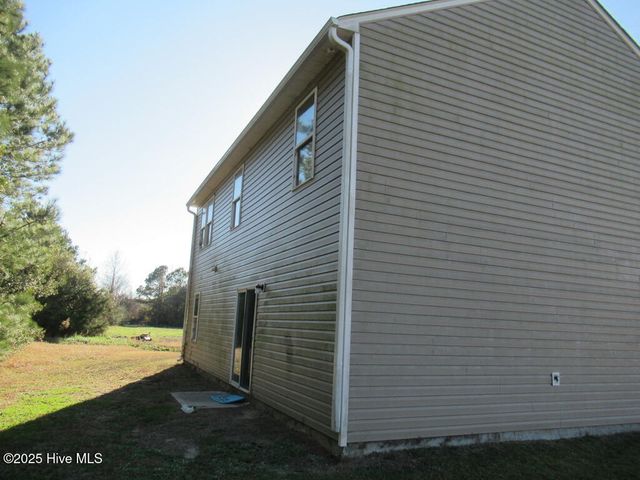 2100 Deerwood Lane, Kinston, NC 28504