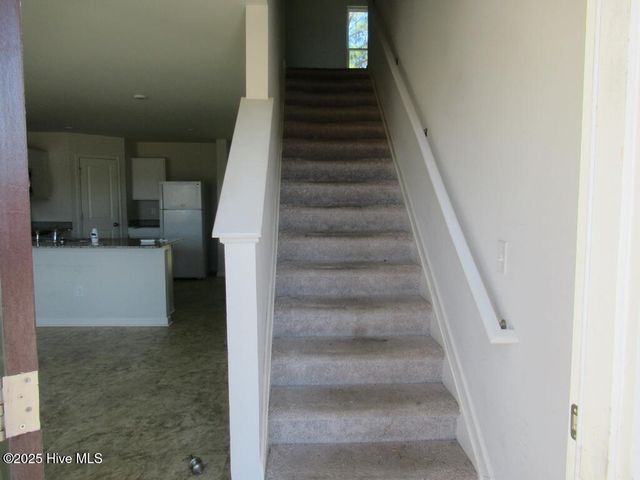 2100 Deerwood Lane, Kinston, NC 28504