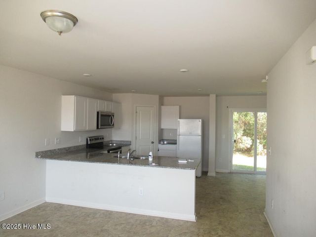 2100 Deerwood Lane, Kinston, NC 28504