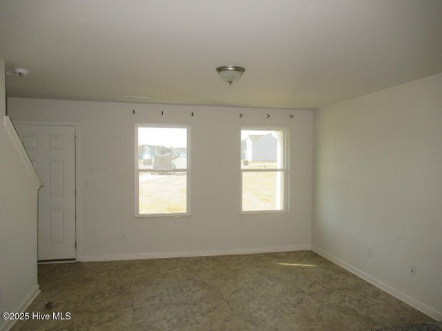 2100 Deerwood Lane, Kinston, NC 28504