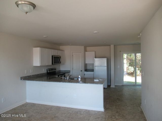 2100 Deerwood Lane, Kinston, NC 28504