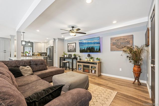 184 Quaker Street, Wallkill, NY 12589