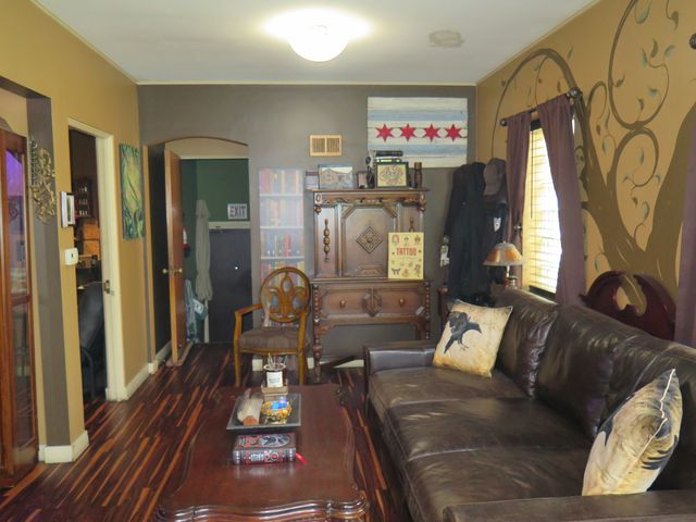 6027 W Addison Street, Chicago, IL 60634