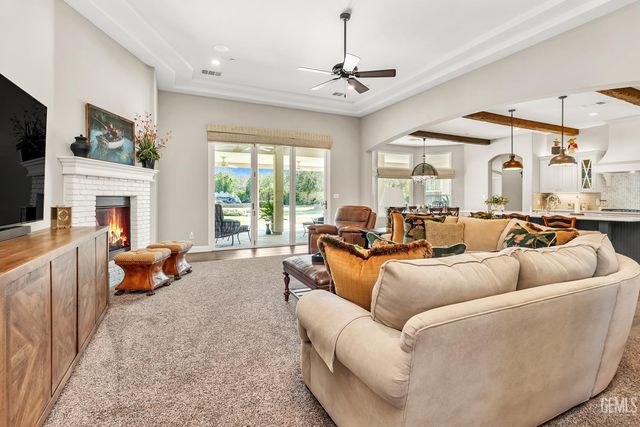 4112 Woodcastle Way, Bakersfield, CA 93314