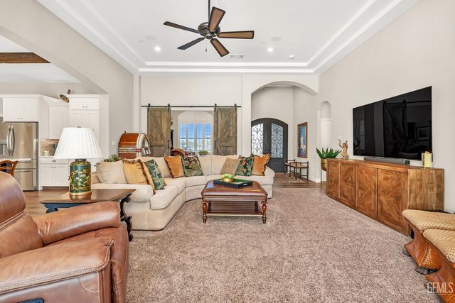 4112 Woodcastle Way, Bakersfield, CA 93314