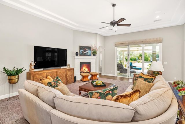 4112 Woodcastle Way, Bakersfield, CA 93314