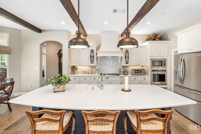 4112 Woodcastle Way, Bakersfield, CA 93314