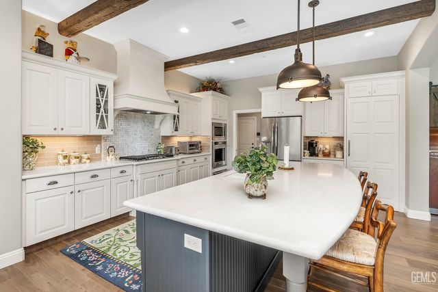 4112 Woodcastle Way, Bakersfield, CA 93314