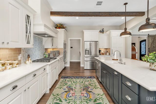 4112 Woodcastle Way, Bakersfield, CA 93314